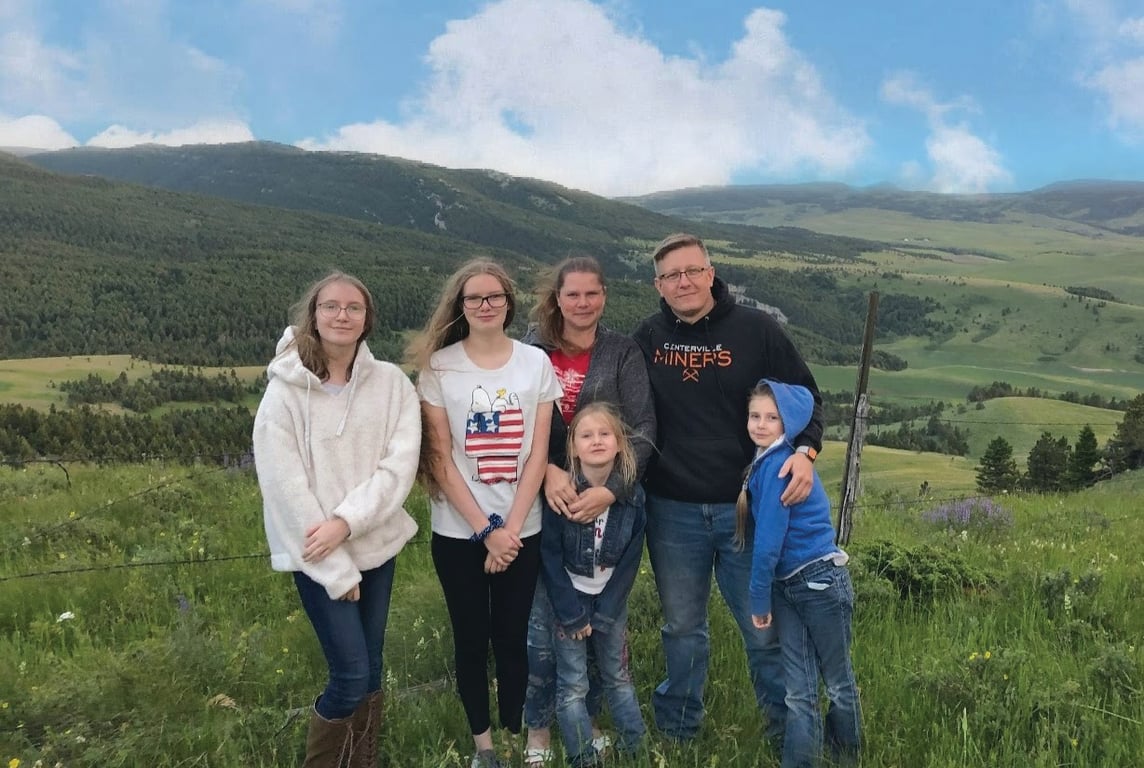 Melissa Nikolakakos with supporters